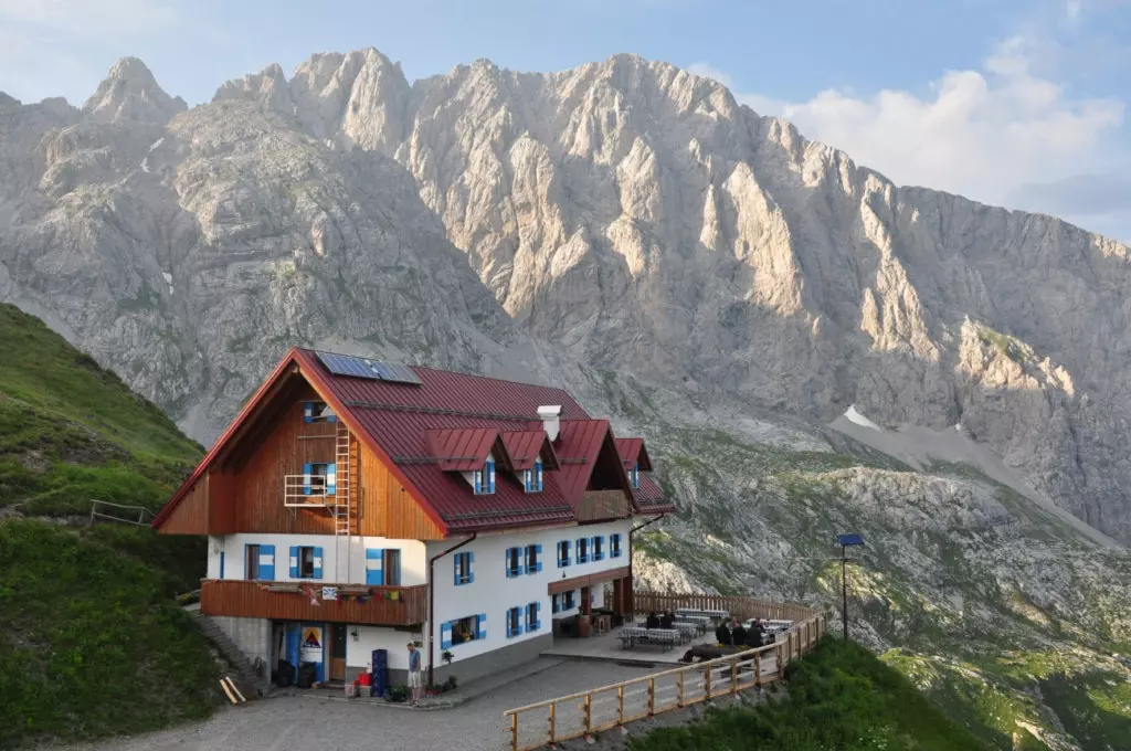 Rifugio Marinelli: Chiusura Estiva per Rinnovo Strutturale