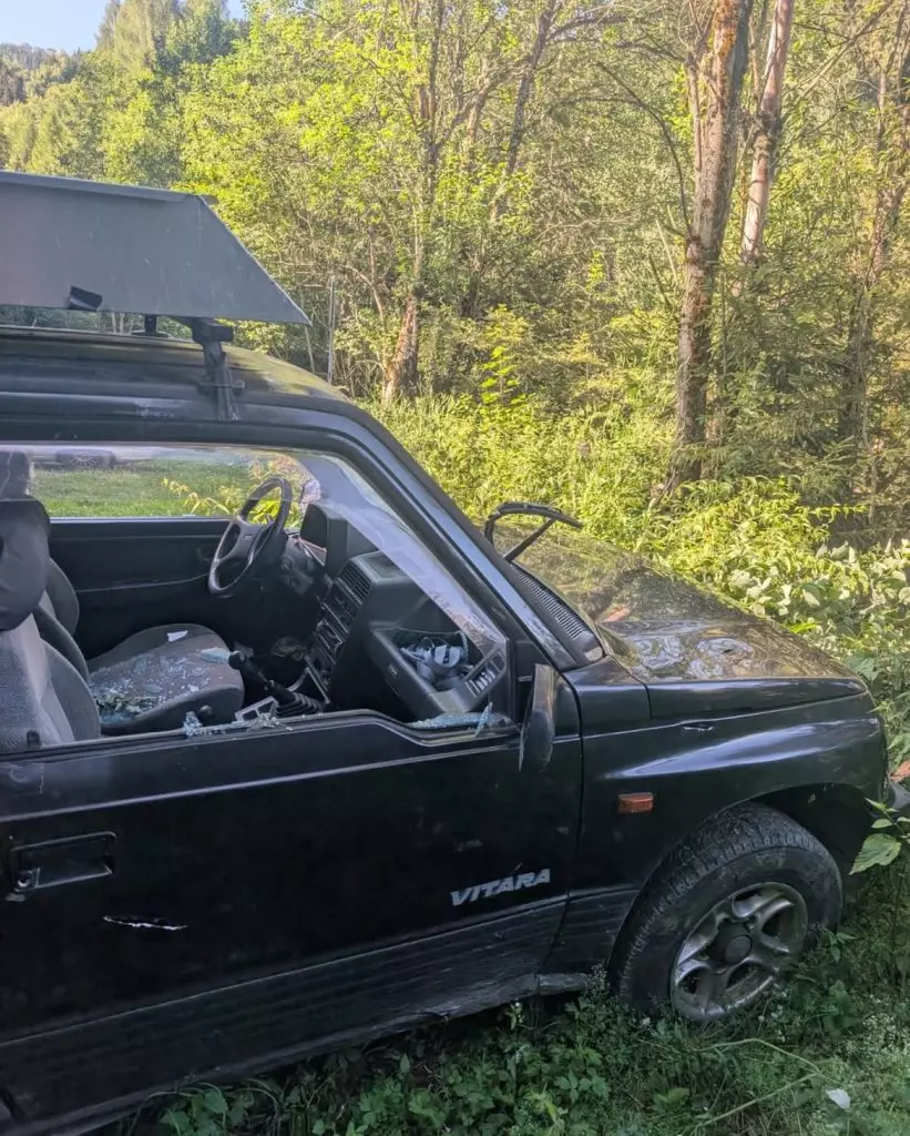 Jeep del Rifugio Gino e Massimo devastata in Valtellina: avventura e solidarietà contro gli atti vandalici