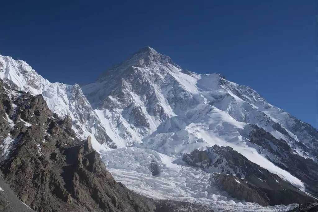 Ascensioni inaugurali sulla catena del Karakorum: Broad Peak e Gasherbrum II conquistati, attesa per K2 e Gasherbrum I