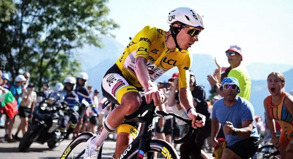 Pogačar trionfa sull'Alpe d'Huez e infrange il primato di Pantani