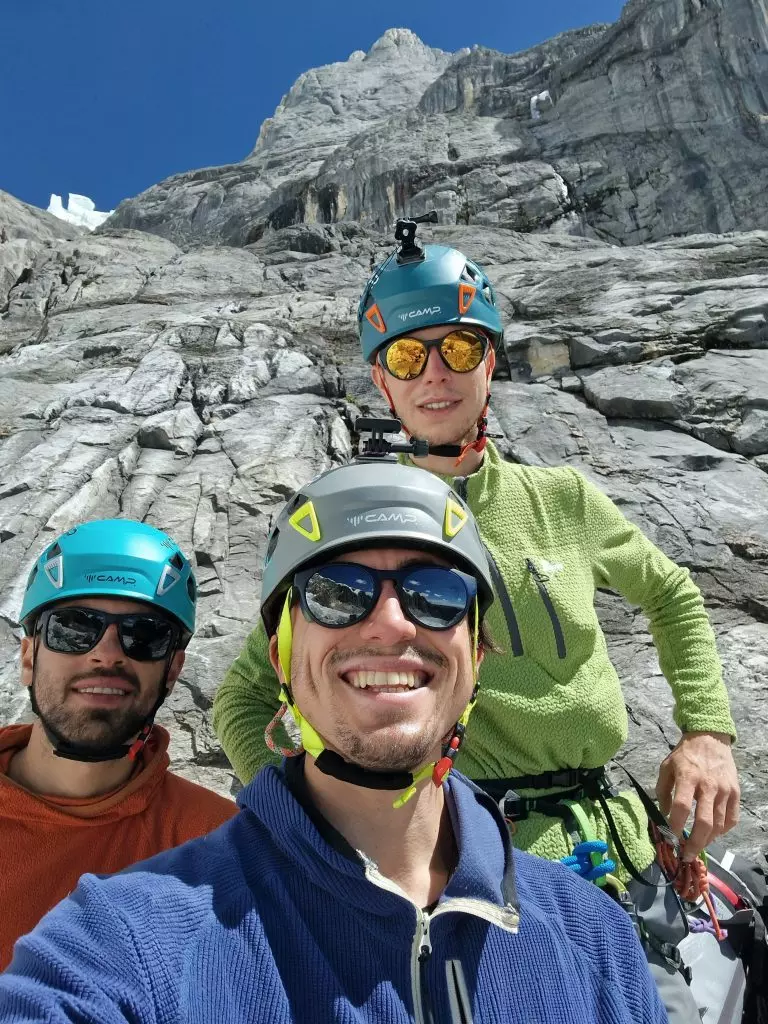 Ascensione Straordinaria sul Pilastro Est del Siula Grande: "Via Gamma - Attraverso la Trucha"