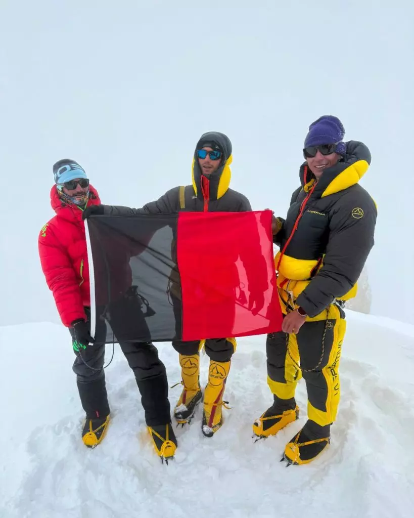 La Conquista del Gasherbrum II: Una Spedizione tra Imprevisti e Trionfi