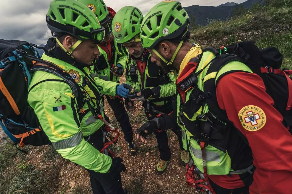 Domenica Intensa per il Soccorso Alpino: Interventi tra Alpi e Appennini