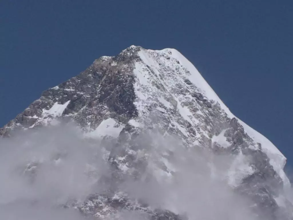 K2: Alpinisti Mirano alla Vetta il 31 Luglio, Tra Sfide Meteorologiche e Condizioni Estreme