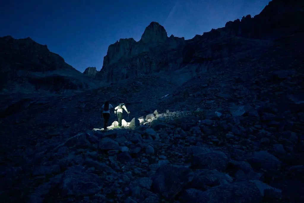 L'Epica Concatena degli Alpinisti nella Val Masino: Un Trionfo di Resistenza e Persistenza