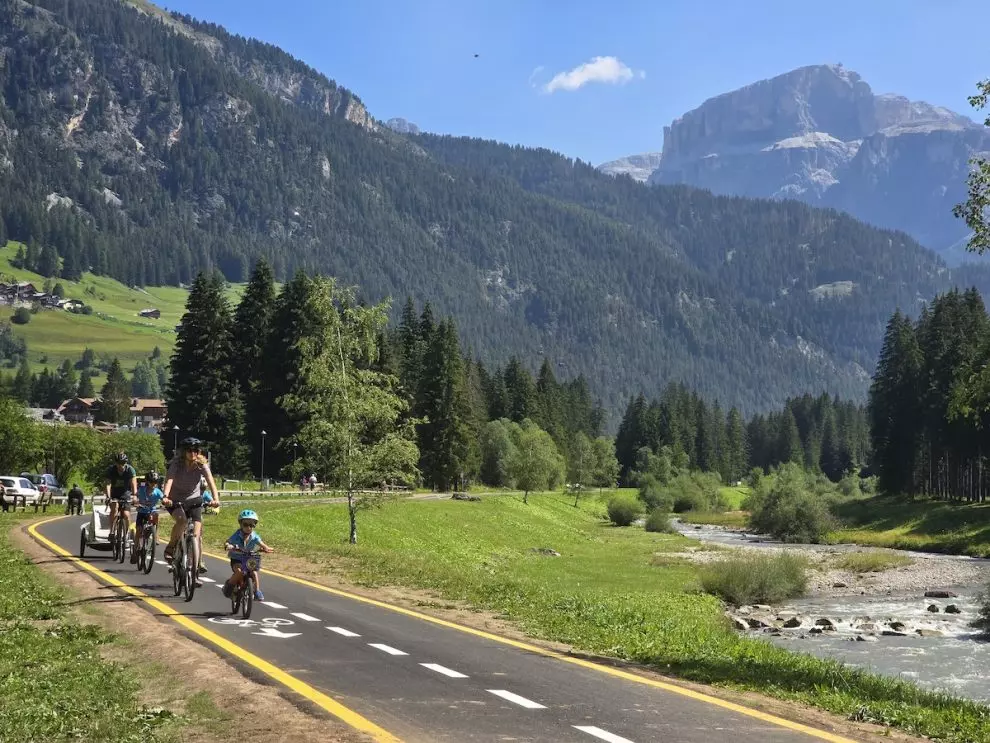 La nuova pista ciclabile della Val di Fiemme e Fassa: un percorso di 57 km tra natura e sport