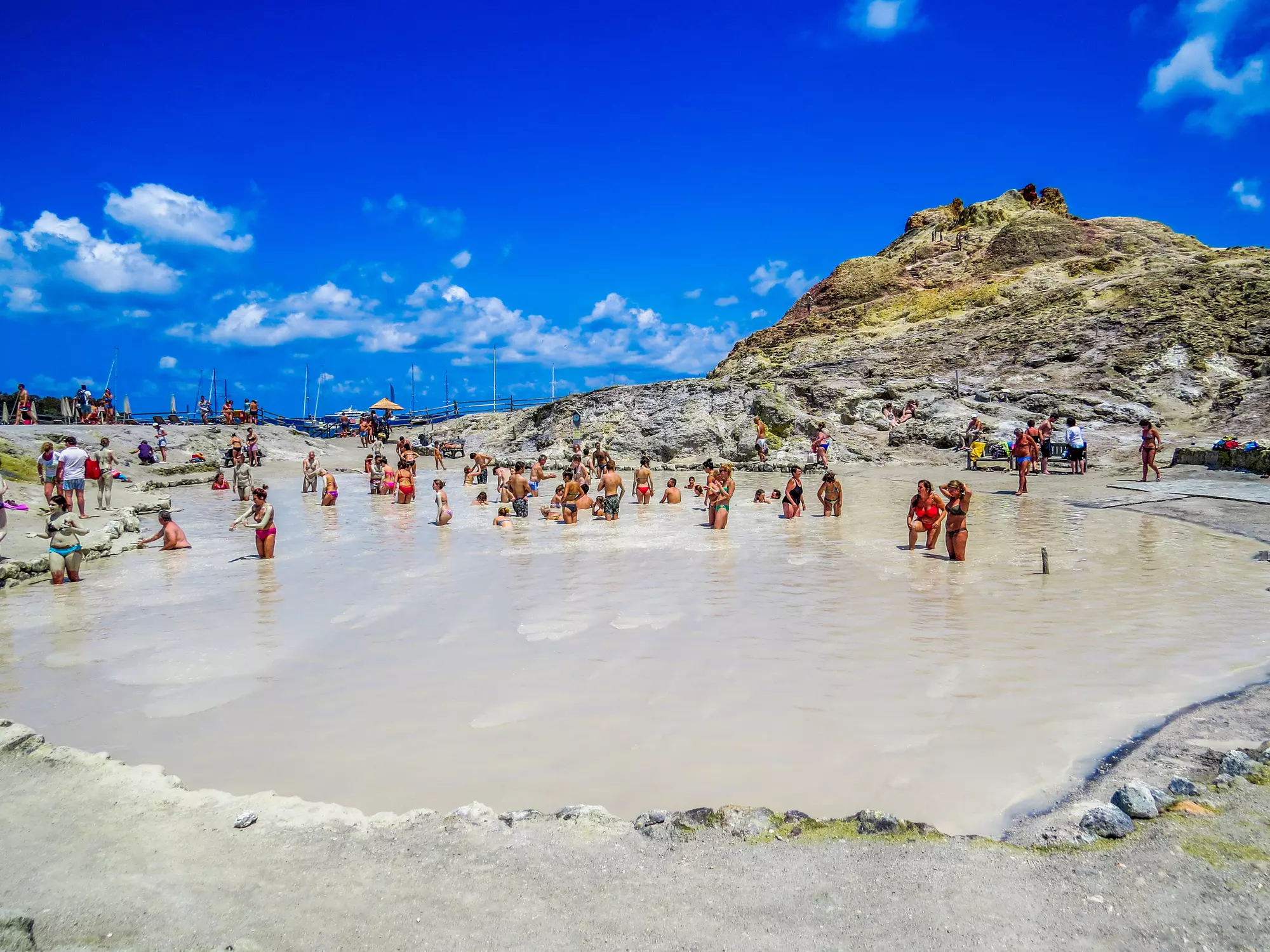 Vulcano: Meraviglie Naturali e Benessere Termale