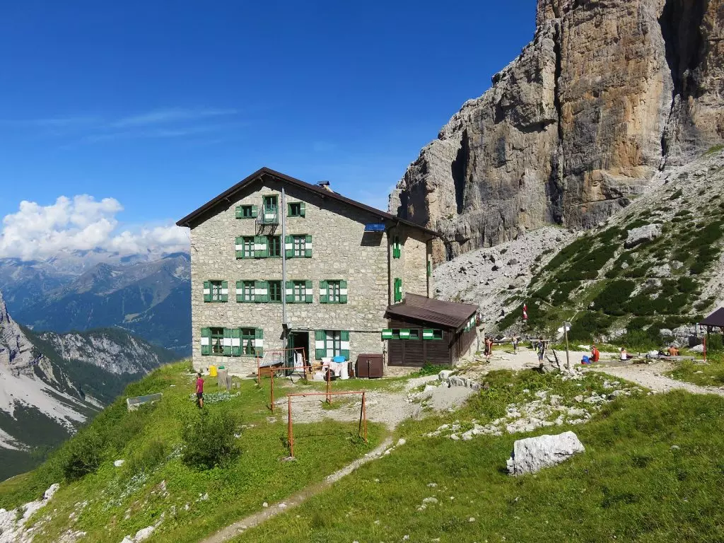 La Gestione dei Sentieri Alpini in Trentino: Tra Volontariato e Nuove Proposte