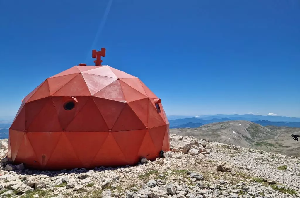 Violazioni del Cantiere sul Monte Amaro e Dibattito sul Nome del Bivacco