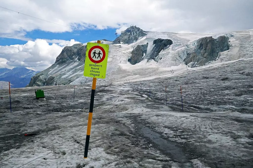 Chiusura dello sci estivo a Plateau Rosà: il ghiacciaio non garantisce più sicurezza